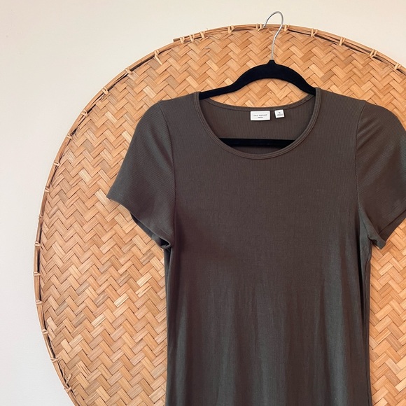 ARITZIA THE GROUP LUXE‎ LOUNGE TEMPTATION SHORT-SLEEVE RIBBED MAXI GREEN DRESS - Picture 5 of 11
